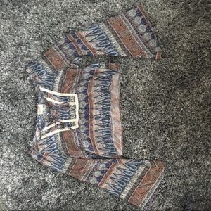 NWT! Slightly cropped peasant top w/ funky design
